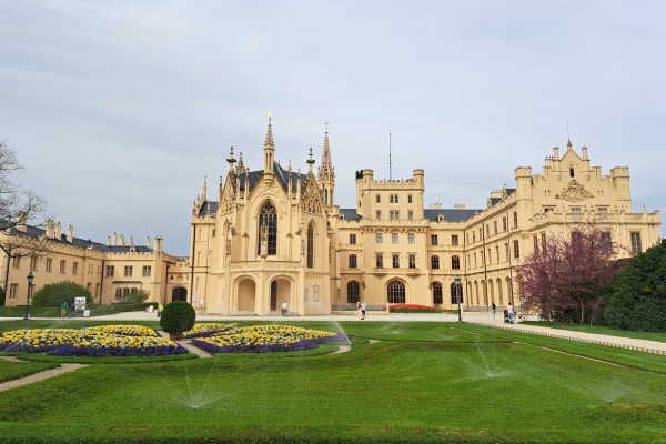 Pohled na exteriér zámku Lednice.